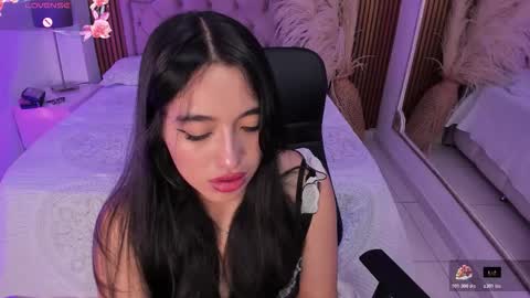 Snapshot of starbutterflyy_ chatting on February 7, 5:00 am STAR online show from February 7, 5:00 am