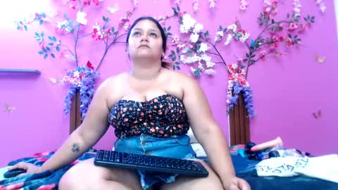 Snapshot of starfishanal21 chatting on April 27, 8:40 pm alejandra online show from April 27, 8:40 pm