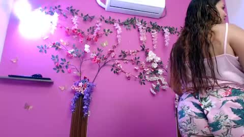 Snapshot of starfishanal21 chatting on May 18, 7:31 pm alejandra online show from May 18, 7:31 pm