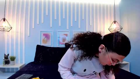 Snapshot of starkjoness chatting on October 28, 12:19 pm Stark Jones online show from October 28, 12:19 pm