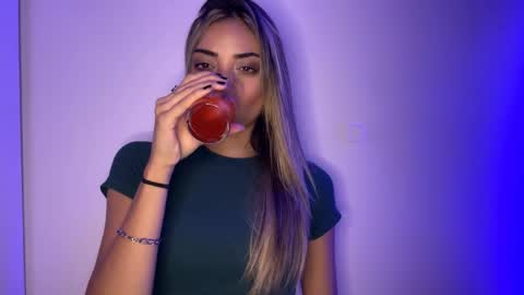 Mia online show from April 23, 6:43 pm