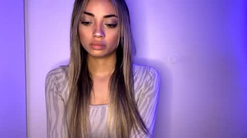 Mia online show from April 24, 9:12 am