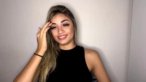 Mia online show from April 30, 6:14 pm