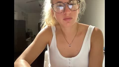 Snapshot of stassiethatsororitygirl chatting on November 10, 9:52 am Stassiethatsororitygirl online show from November 10, 9:52 am