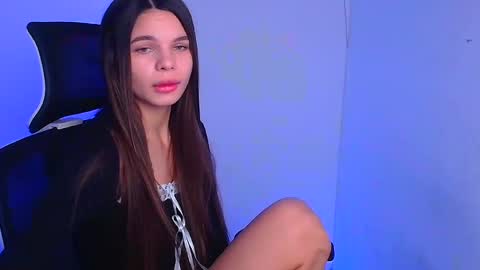 Snapshot of stasy_milk chatting on December 6, 3:44 pm Stasy online show from December 6, 3:44 pm