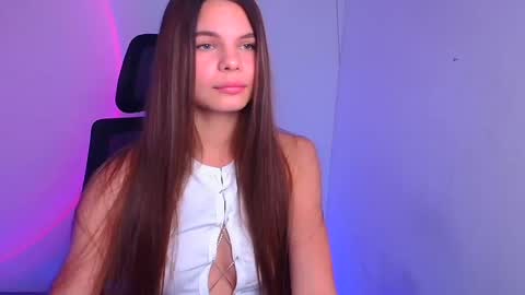 Snapshot of stasy_milk chatting on December 7, 12:35 pm Stasy online show from December 7, 12:35 pm