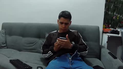 Snapshot of steban_jyj chatting on October 29, 2:58 am Katalleya and Steban online show from October 29, 2:58 am