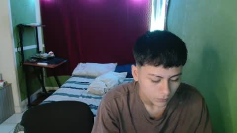 Snapshot of stebeen_smith chatting on August 1, 10:25 am stebeen smith online show from August 1, 10:25 am