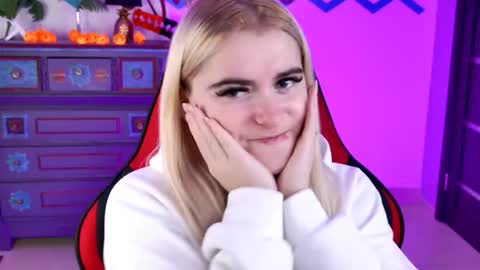 Snapshot of stef_nicks chatting on October 29, 9:44 am stef_nicks online show from October 29, 9:44 am