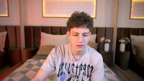 Esrefan online show from February 10, 7:18 pm