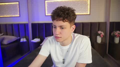 Esrefan online show from March 12, 7:42 pm