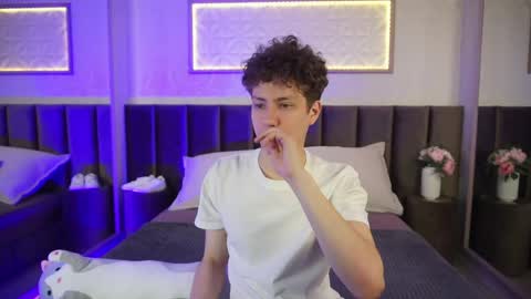 Esrefan online show from April 22, 7:48 pm