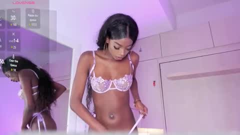 stefannyevans_ online show from March 18, 1:14 pm