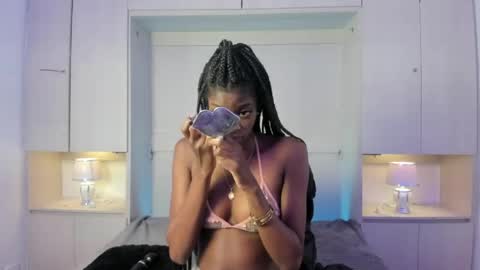 stefannyevans_ online show from June 4, 12:00 pm