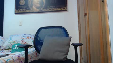 Snapshot of stefanodangelo01 chatting on November 6, 2:07 pm stefanodangelo01 online show from November 6, 2:07 pm