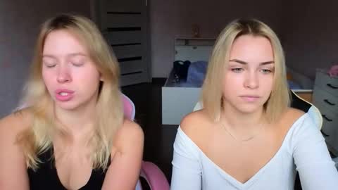 stefany_and_bettany online show from October 15, 11:32 am
