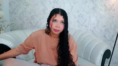 Snapshot of stefany_moll chatting on December 14, 7:40 pm Stefany Gomez online show from December 14, 7:40 pm