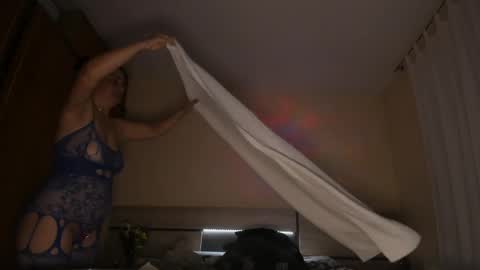 Snapshot of stefanyhotmilf chatting on May 20, 6:30 am stefany online show from May 20, 6:30 am