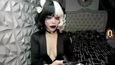Snapshot of stefanylangkat chatting on April 17, 7:11 am Jane online show from April 17, 7:11 am