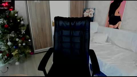 Snapshot of stella__cox chatting on January 13, 9:30 am Stella Cox online show from January 13, 9:30 am