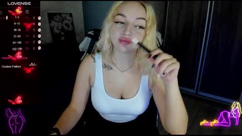 Snapshot of stella__cox chatting on September 18, 5:31 am Stella Cox online show from September 18, 5:31 am