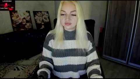 Snapshot of stella__cox chatting on October 12, 5:06 am Stella Cox online show from October 12, 5:06 am