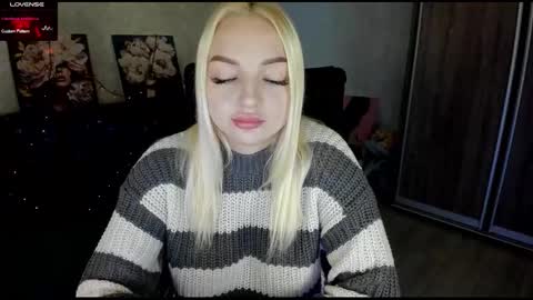 Snapshot of stella__cox chatting on October 23, 6:23 am Stella Cox online show from October 23, 6:23 am