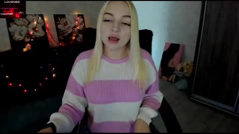 Snapshot of stella__cox chatting on October 26, 8:09 am Stella Cox online show from October 26, 8:09 am