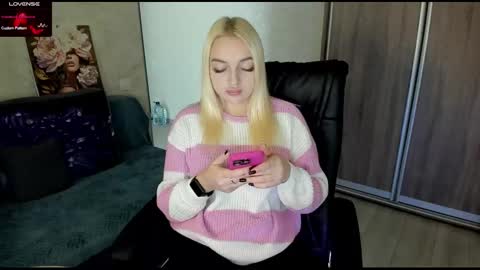 Snapshot of stella__cox chatting on November 14, 6:56 am Stella Cox online show from November 14, 6:56 am