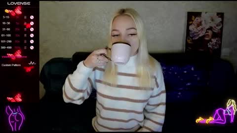 Snapshot of stella__cox chatting on November 21, 1:21 pm Stella Cox online show from November 21, 1:21 pm