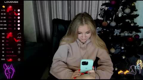 Snapshot of stella__cox chatting on December 14, 12:21 pm Stella Cox online show from December 14, 12:21 pm