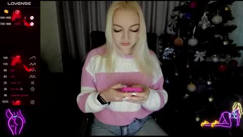 Snapshot of stella__cox chatting on December 18, 6:41 am Stella Cox online show from December 18, 6:41 am