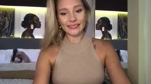 Stella online show from October 28, 2:04 am