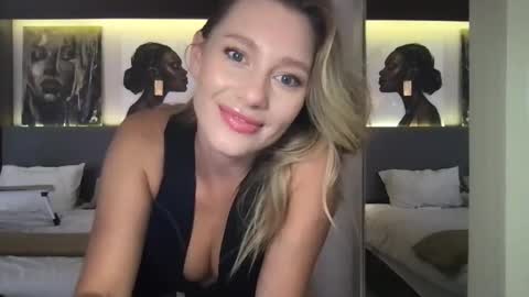 Stella online show from November 4, 2:32 am