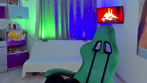 Stella online show from December 2, 2:45 pm