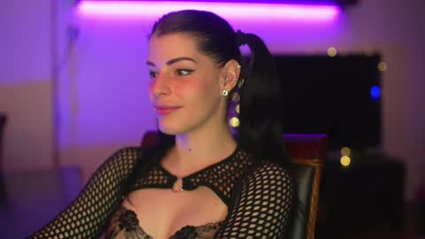 Snapshot of stella_shock chatting on December 3, 4:03 am Stella online show from December 3, 4:03 am