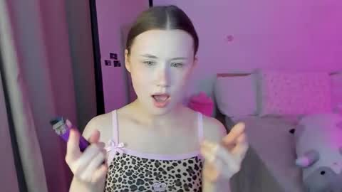 Snapshot of stella_sunny chatting on February 12, 5:26 pm stella_sunny online show from February 12, 5:26 pm