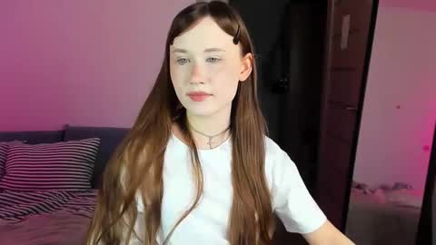 Snapshot of stella_sunny chatting on October 19, 1:39 am stella_sunny online show from October 19, 1:39 am