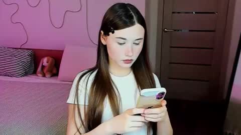 Snapshot of stella_sunny chatting on December 16, 1:43 am stella_sunny online show from December 16, 1:43 am