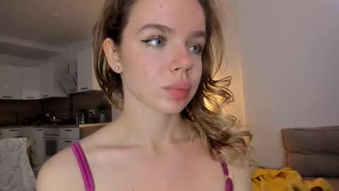 Snapshot of stella_vans chatting on September 15, 8:47 am Asella online show from September 15, 8:47 am