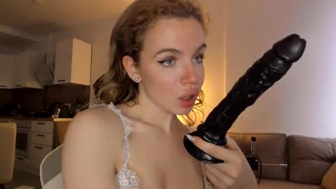 Snapshot of stella_vans chatting on October 29, 10:06 am Asella online show from October 29, 10:06 am