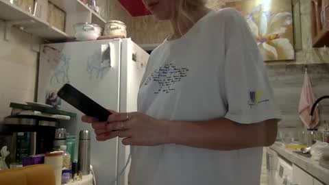 Snapshot of stella_walters chatting on June 11, 12:32 am stella_walters online show from June 11, 12:32 am