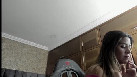 Snapshot of stella_xue chatting on January 4, 7:55 pm Estella online show from January 4, 7:55 pm