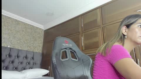 Snapshot of stella_xue chatting on January 4, 10:55 pm Estella online show from January 4, 10:55 pm
