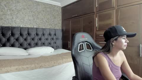 Snapshot of stella_xue chatting on January 18, 11:55 pm Estella online show from January 18, 11:55 pm