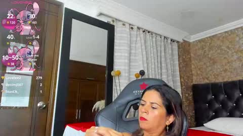 Snapshot of stella_xue chatting on February 13, 1:19 am Estella online show from February 13, 1:19 am