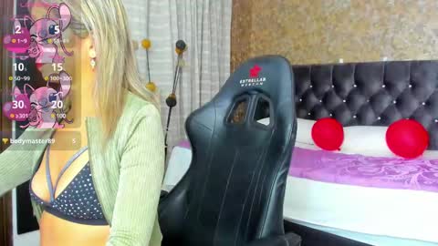 Snapshot of stella_xue chatting on February 26, 8:44 pm Estella online show from February 26, 8:44 pm