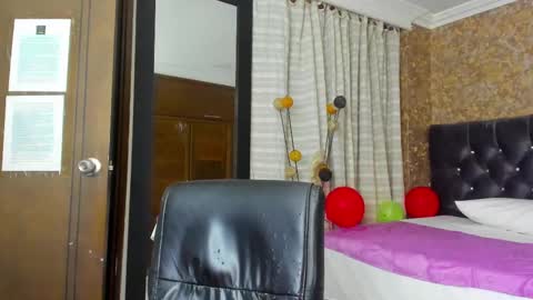 Snapshot of stella_xue chatting on March 4, 2:38 am Estella online show from March 4, 2:38 am