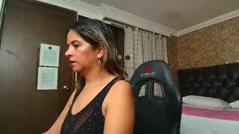 Snapshot of stella_xue chatting on September 8, 7:35 pm Estella online show from September 8, 7:35 pm
