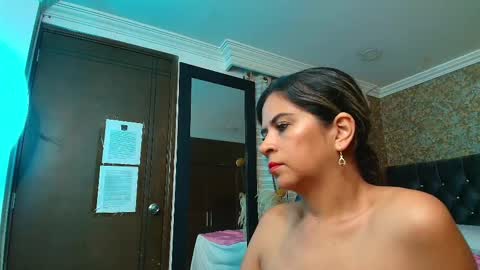 Snapshot of stella_xue chatting on September 13, 8:52 pm Estella online show from September 13, 8:52 pm